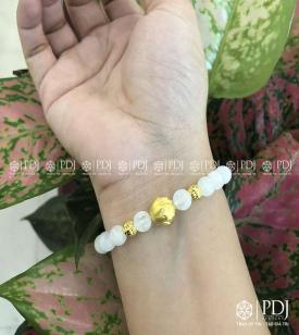 Vòng Moon Stone 7 Ly charm Hoa Sen,Bi 24K Vòng Moon Stone 7 Ly charm Hoa Sen,Bi 24K