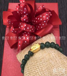 Vòng Đá Thạch Anh Dâu Tây Xanh 8 Ly Charm Tỳ Hưu Cưỡi Đĩnh Vàng 24K Vòng Đá Thạch Anh Dâu Tây Xanh 8 Ly Charm Tỳ Hưu Cưỡi Đĩnh Vàng 24K