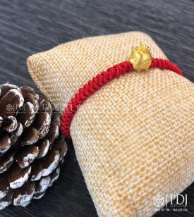 Vòng Tay Chỉ Đỏ Charm Heo Đội Tiền 24K
