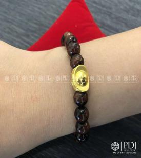 Vòng Mắt Hổ Đỏ 8 ly charm Đĩnh Vàng 24K Vòng Mắt Hổ Đỏ 8 ly charm Đĩnh Vàng 24K