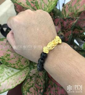 Vòng Đá Thạch Anh Tóc Đen 10 Ly Charm Tỳ Hưu Cưỡi Gậy Như Ý 24K Vòng Đá Thạch Anh Tóc Đen 10 Ly Charm Tỳ Hưu Cưỡi Gậy Như Ý 24K