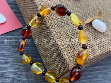 Cách phân biệt vòng hổ phách thật và vòng hổ phách giả