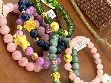 Những cách đeo vòng tay phong thủy giúp chủ nhân hút may mắn,...