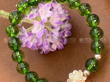 Sinh năm 1979 nên đeo vòng phong thủy nào?