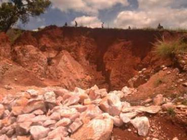 Hiện thực tàn khốc đằng sau những viên đá quý phong thuỷ và trị liệu: Những sinh mạng bị đánh đổi và sự bất công không lối thoát Hiện thực tàn khốc đằng sau những viên đá quý phong thuỷ và trị liệu: Những sinh mạng bị đánh đổi và sự bất công không lối thoát