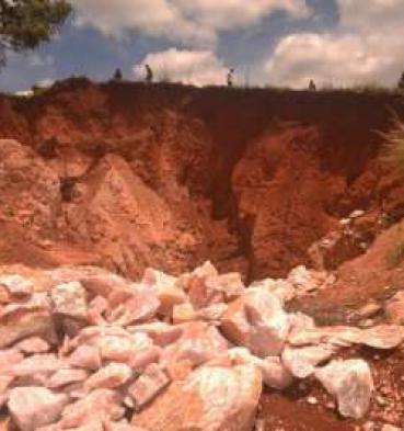 Hiện thực tàn khốc đằng sau những viên đá quý phong thuỷ...