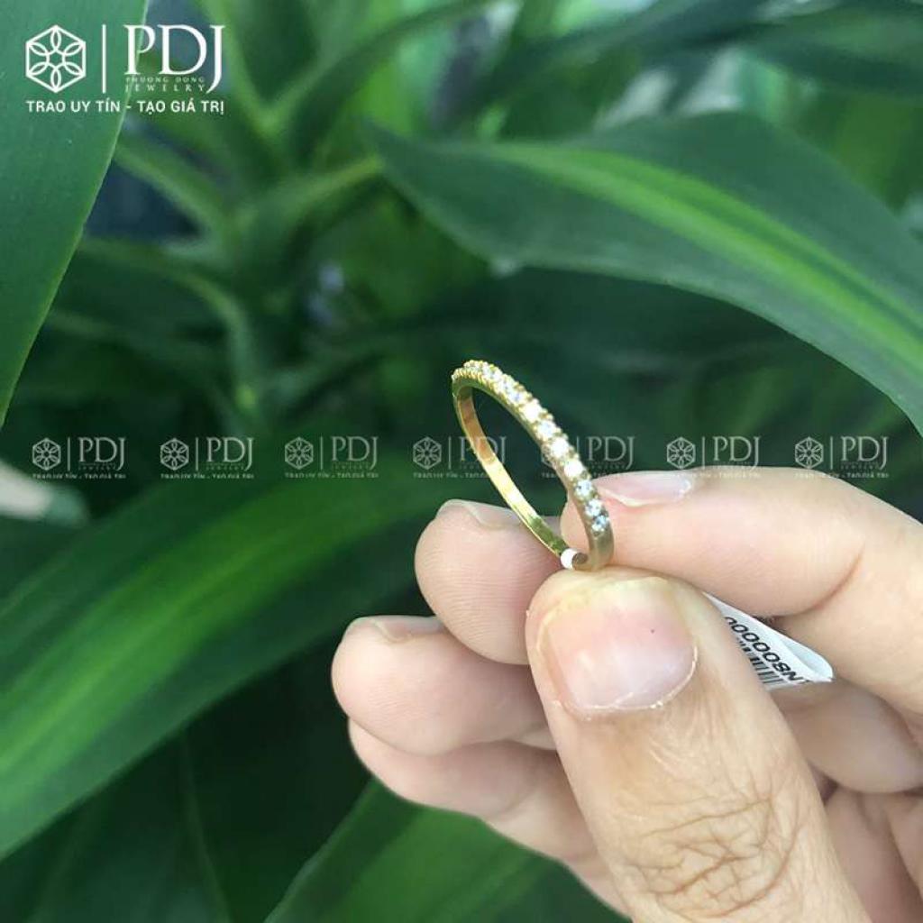 Nhẫn Dãy Đá Trắng 10K