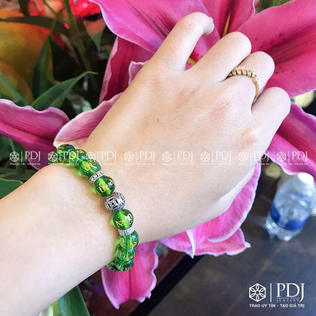 Vòng Mã Não Xanh Khắc Chú 8 Ly Charm Bi Bạc Thái