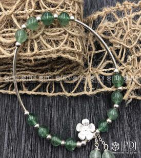 Vòng Đá Thạch Anh Dâu Tây Xanh Charm Bạc Hoa