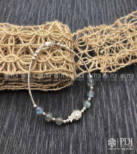 Vòng Đá Thạch Anh Xà Cừ Charm Cá Vòng Đá Thạch Anh Xà Cừ Charm Cá