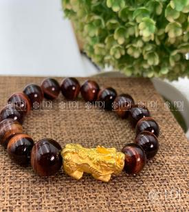 Vòng Đá Mắt Hổ Đỏ Charm Tỳ Hưu Vàng 24k Vòng Đá Mắt Hổ Đỏ Charm Tỳ Hưu Vàng 24k