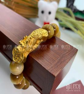 Vòng Đá Mắt Hổ Vàng Charm Tỳ Hưu Cưỡi Gậy Như Ý Vàng 24K Vòng Đá Mắt Hổ Vàng Charm Tỳ Hưu Cưỡi Gậy Như Ý Vàng 24K