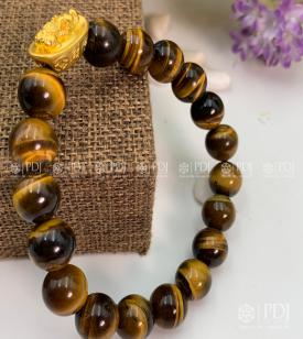 Vòng Đá Mắt Hổ Vàng Nâu Charm Tỳ Hưu Cưỡi Đĩnh Vàng 24K Vòng Đá Mắt Hổ Vàng Nâu Charm Tỳ Hưu Cưỡi Đĩnh Vàng 24K