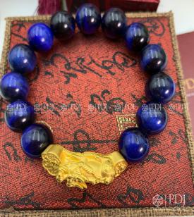 Vòng Đá Mắt Hổ Xanh Dương Charm Tỳ Hưu Cưỡi Gậy Như Ý Vàng 24K Vòng Đá Mắt Hổ Xanh Dương Charm Tỳ Hưu Cưỡi Gậy Như Ý Vàng 24K