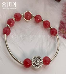 Vòng Đá Thạch Anh Hồng Vân 8 Ly Charm Bánh Xe Pháp Luân Bạc Thái